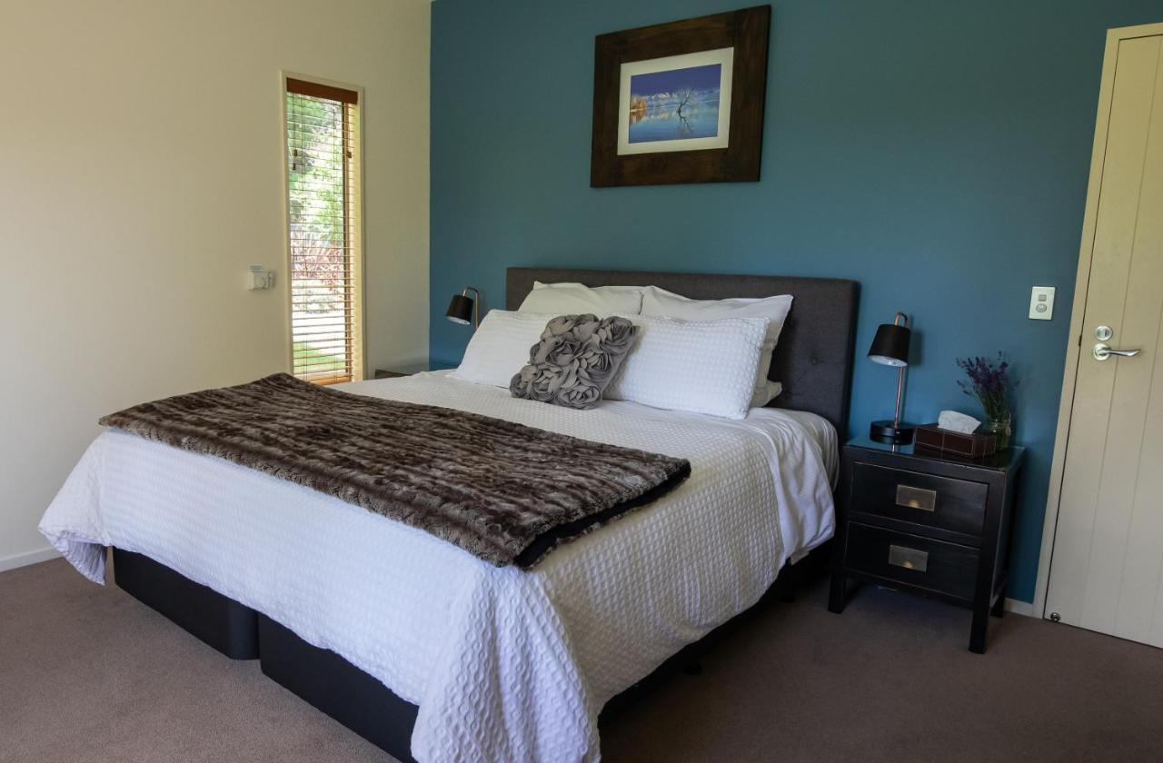 Maple Lodge Luxury Bed & Breakfast Albert Town Eksteriør billede