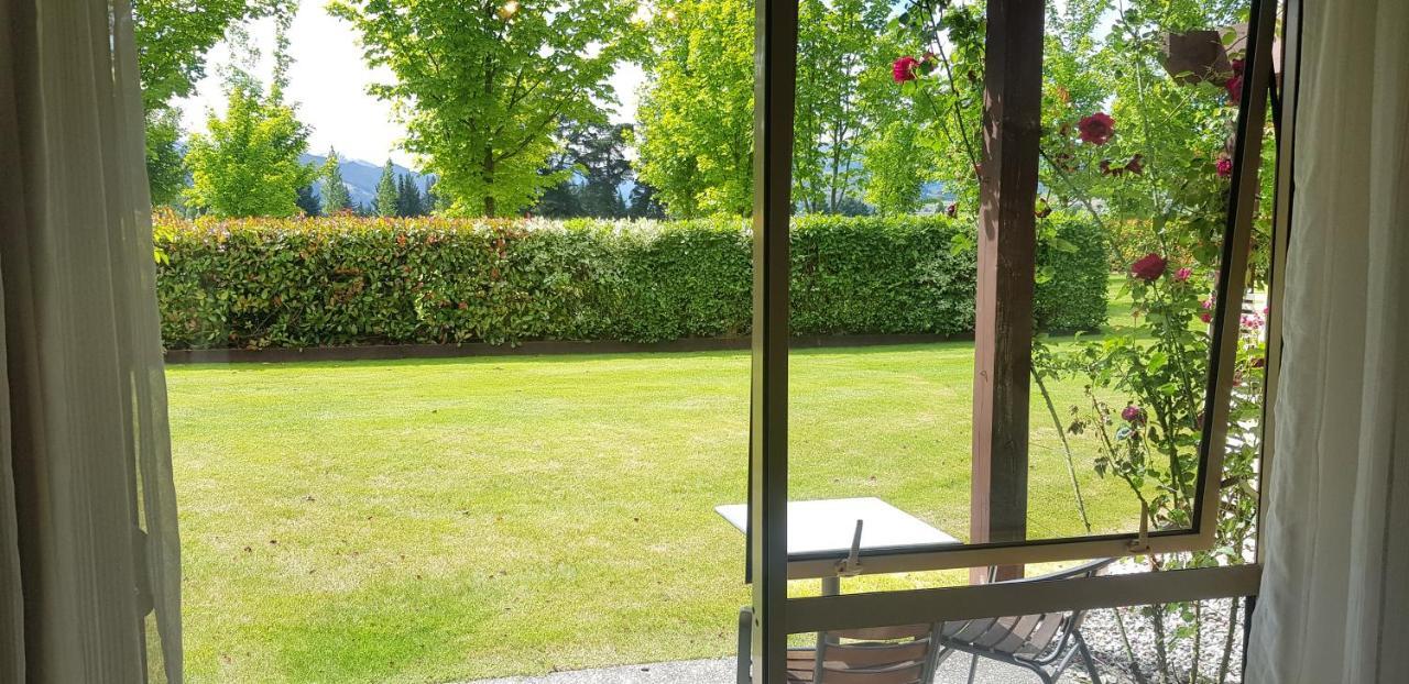 Maple Lodge Luxury Bed & Breakfast Albert Town Eksteriør billede
