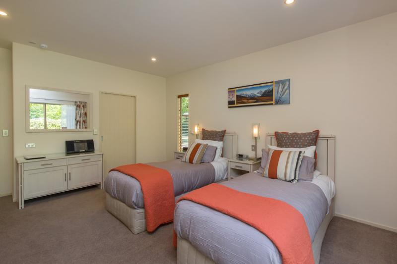 Maple Lodge Luxury Bed & Breakfast Albert Town Eksteriør billede